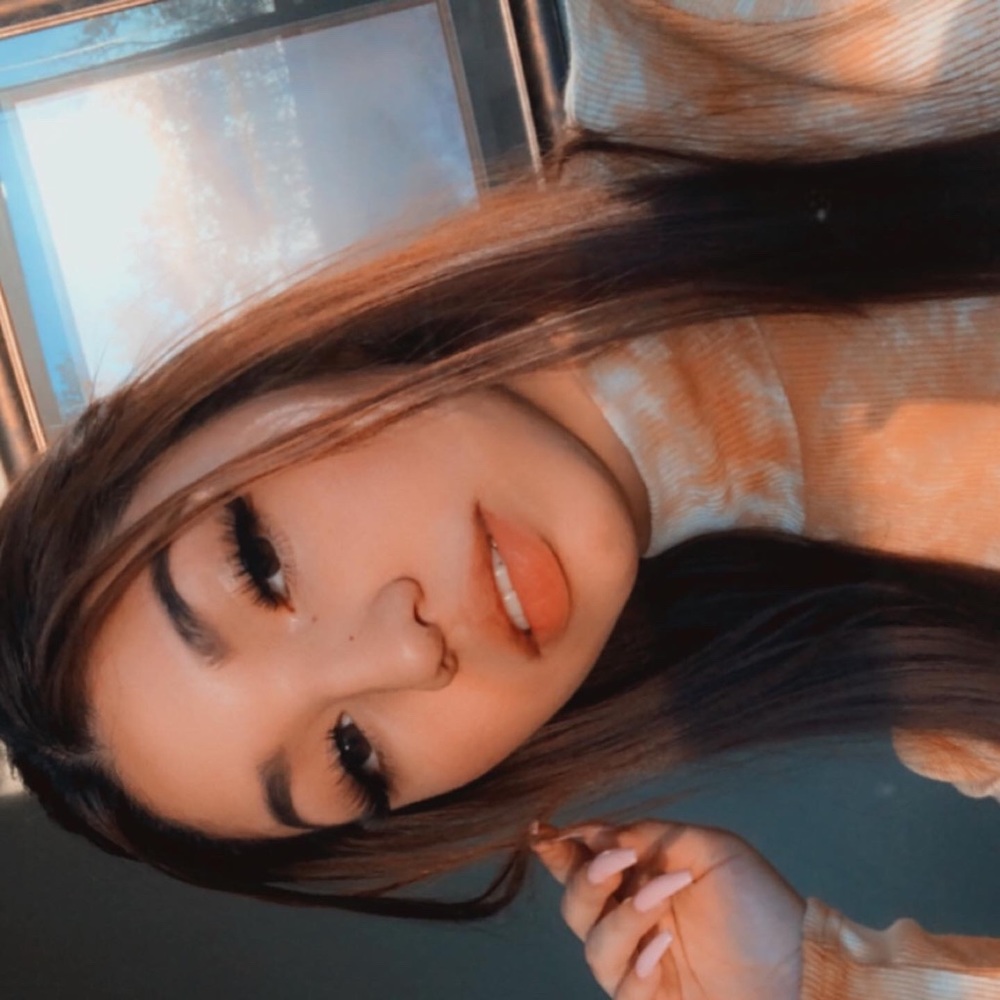 Meet your Posher, Estefania